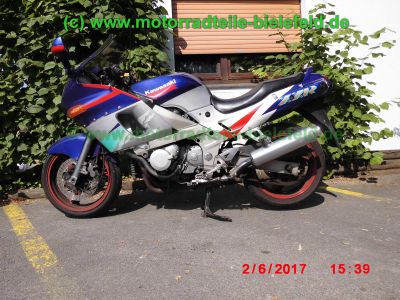 Kawasaki_ZZR600E_silber-blau_Glitter_Typ_ZX600E_–_Technik_wie_ZZ-R_600_D_E_ZX600D-42.jpg