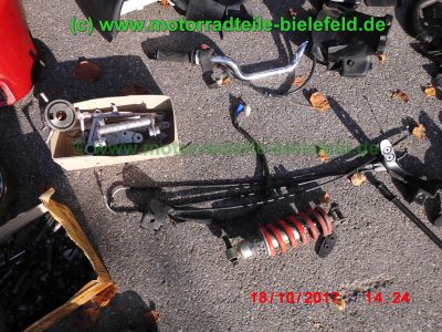 Yamaha_FZS600_Fazer_RJ02_rot_zerlegt_-_Ersatzteile_Teile_parts_spares_spare-parts_ricambi_repuestos_wie_FZ1_FZ6_FZR600R_YZF600R-22.jpg