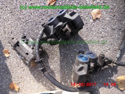 Yamaha_FZS600_Fazer_RJ02_rot_zerlegt_-_Ersatzteile_Teile_parts_spares_spare-parts_ricambi_repuestos_wie_FZ1_FZ6_FZR600R_YZF600R-70.jpg