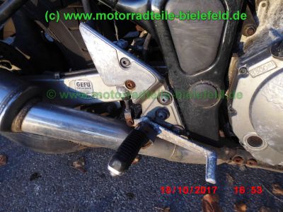 Suzuki_GSF600S_Bandit_GN77B_schwarz_GIVI-Koffertraeger_Gepaecksystem_-_Ersatzteile_Teile_parts_spares_spare-parts_ricambi_repuestos_wie_WVA8_GSX_600_750_F_GN72B_GR78A_GSF_1200_WVA9_GV75A-88.jpg