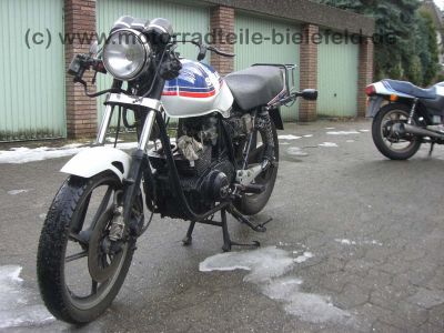 Suzuki_GSX_250_400_GSX400_E_S_weissblaurot_400E_400S_GK53C_63.jpg