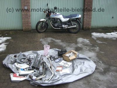 Suzuki_GSX_250_400_GSX400_E_S_weissblau_400E_400S_GK53C_GK_53_C_39.jpg