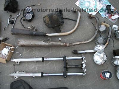 Suzuki_GN400_rot_GN_250_400_Koffersystem_Koffer_GIVI_20.jpg