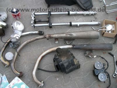 Suzuki_GN400_rot_GN_250_400_Koffersystem_Koffer_GIVI_29.jpg