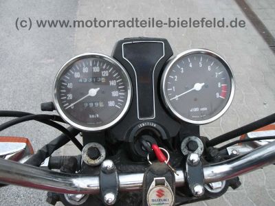 Suzuki_GN400_rot_GN_250_400_Koffersystem_Koffer_GIVI_49.jpg