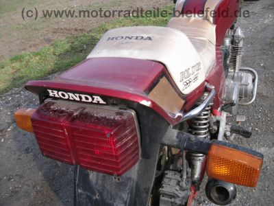 Honda_CB_900_F_900F_Boldor_SC01_rotmetallic_Marshall_Auspuff_4in1_Tommaselli_Giuliari_Sitzbank_wie_SC04_750_K_KZ_F_RC01_RC04_45.jpg