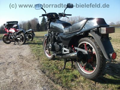 Kawasaki_KZ_400_J_4-Zylinder_schwarz_Typ_KZ_400_M_-_wie_KZ_ZX_Z_400_500_550_750_A_B_C_D_E_UT_GP_50.jpg