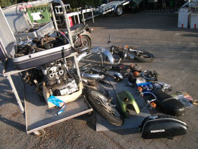 Honda_CB_200_Twin_2x_zerlegt_in_Teilen_Extras_Sondersitz_etc__-_wie_CB_125_250_K_G_22.jpg