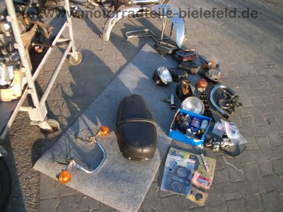 Honda_CB_200_Twin_2x_zerlegt_in_Teilen_Extras_Sondersitz_etc__-_wie_CB_125_250_K_G_85.jpg