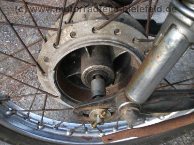 Honda_CB_125_T_Twin_Speiche_rot_teilzerlegt_-_wie_CB_CM_125_185_250_K_T_Twin_C_75.jpg