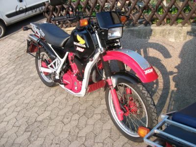 Honda_XLV_750_R_RD01_-_5x_Kardan_Enduro_HRC_blau_rot_schwarz_53.jpg