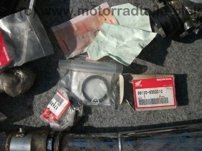 Honda_CB_400_N_schwarz_Crash_teilzerlegt_-_wie_CB_CM_250_400_450_T_N_38.jpg