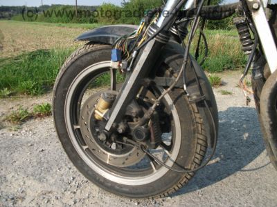 Suzuki_GSX_550_E_GN71D_schwarz-rot_CRASH_Motor_neu_-_wie_GSX_400_500_550_600_F_E_ES_EF_52.jpg