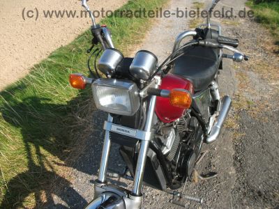 Honda_VT_500_C_Custom_Shadow_PC08_rot_Chopper_vorverlegte_Fischer_Fussrasten-Anlage_orig__Auspuff_HM_MF5_E_Sankei_2160_1a_gepflegt_19.jpg