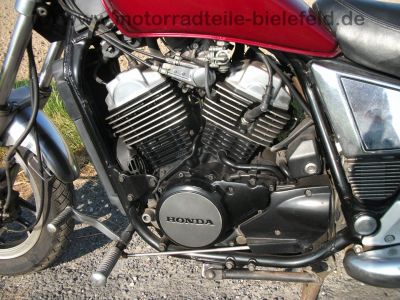 Honda_VT_500_C_Custom_Shadow_PC08_rot_Chopper_vorverlegte_Fischer_Fussrasten-Anlage_orig__Auspuff_HM_MF5_E_Sankei_2160_1a_gepflegt_23.jpg