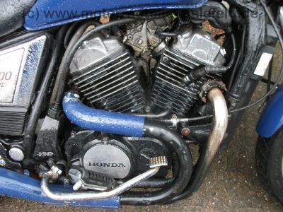 Honda_VT_500_C_Custom_Shadow_PC08_blau_Crash_Hepco_Becker_Sissy-Bar_-_wie_VT_500_E_PC11_95.jpg