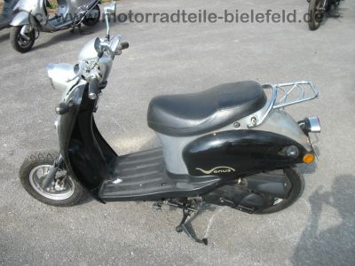 Giantico_Venus_50_Retro-Roller_Front-Schaden_-_wie_Ecobike_Sukida_Scooter_Roma_50_46.jpg