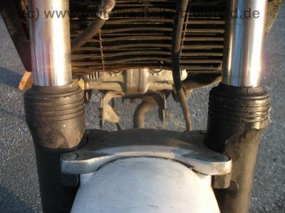 Honda_VF_750_F_RC15_HRC_Schuh_Gepaecktraeger_-_wie_VF_500_700_750_F_S_C_RC07_RC09_RC21_PC12_37.jpg