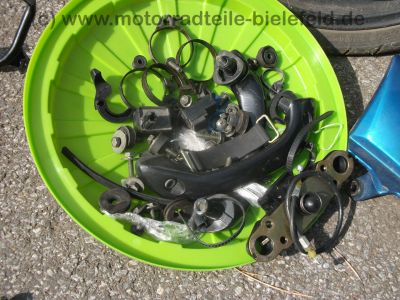 Suzuki_GSF_600_S_Bandit_GN77B_tuerkis_Ersatz-Teile_spare-parts_-_wie_GN77a_GS_GSX_GSF_400_500_600_750_E_F_S_16.jpg