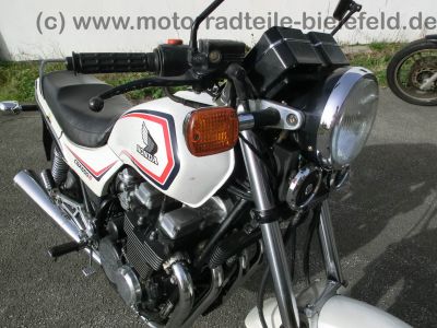 Honda_CBX_650_E_RC13_weiss_orig__Auspuff_HM_ME5_E_-_wie_CBX_550_750_F_F2_PC04_RC17_48.jpg