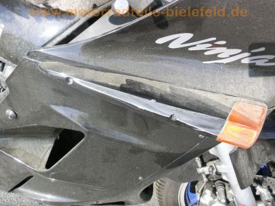 Kawasaki_GPZ_1000_RX_grau_Seitenschaden_ZXT00A_Extras_-_wie_ZX-10_ZXT00B_GPZ_900_750_R_ZX_900_A_93.jpg