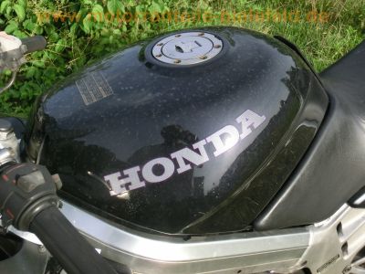 Honda_VFR_750_F_RC36_grau_-_Motor_wie_VF_750_C_RC43_vgl__RC24_VFR_800_RC46_68.jpg