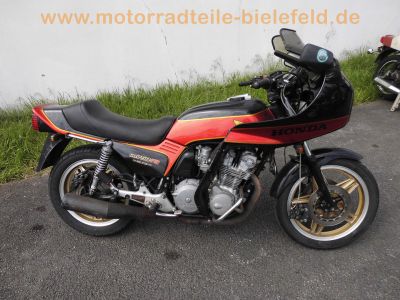 Honda_CB_750_F2_Boldor_RC04_rot-schwarz_in_SC01_Rahmen_Haensle_4-1_Auspuff_Stahlflex_-_wie_CB_900_F_F2_SC09_51.jpg