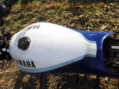Yamaha_XJ_900_4BB_blau-weiss_Sturz_4-1_Auspuff_-_wie_XJ_650_700_750_F_31A_58L_3NG_2HL_4K0_41Y_11M_48.jpg