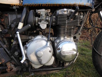Honda_CB_400_Four_blau_KONI_4-1_Auspuff_Sankei_2002_HMCB400F_HM377_Giuliari_Sport-Sitzbank_52.jpg