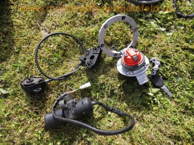 Aprilia_RSV_1000_Mille_RP_2003_Ersatzteile_spares_spare-parts_-_wie_Aprilia_RST_1000_Futura_Tuono_Falco_134.jpg