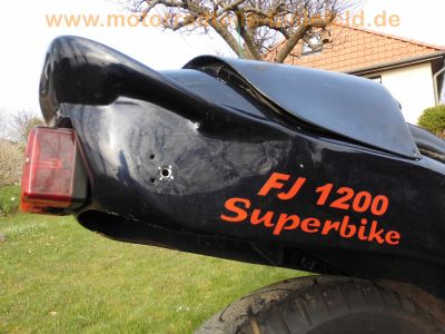 Yamaha_FJ1200_3CW_Superbike-Heck_mit_Sozius-Abdeckung_von_Wagner_Kunststofftechnik_DEVIL_4-1_Auspuff_-_wie_FJ_1100_47E_1XJ_3YA_15.jpg