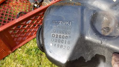 Suzuki_GSX_750_F_GR78A_schwarz_Ersatzteile_spare-parts_-_Tank_Vorderrad_Hinterrad_Lenker_Heck_uvm_10.jpg
