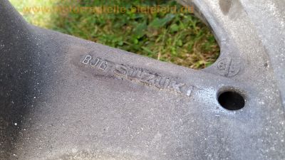 Suzuki_GSX_750_F_GR78A_schwarz_Ersatzteile_spare-parts_-_Tank_Vorderrad_Hinterrad_Lenker_Heck_uvm_19.jpg