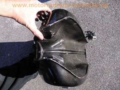 Suzuki_GT750_Wasserbueffel_3-Zylinder_2-Takt_Ur-Modell_aus_1972_-_wie_GT550_GT380_66.jpg