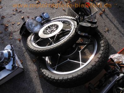 Suzuki_GSX400E_gruen_GK53C_in_Teilen_original_Motor_Auspuff_Sankei_2119_Tank_Regler_-_wie_GSX250E_19.jpg