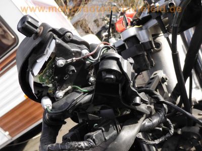 Honda_CBR900RR_SC33_Fireblade_schwarz-gelb_Sturz_-_Ersatzteile_wie_SC28_CBR600F_PC25_PC31_PC35_26.jpg