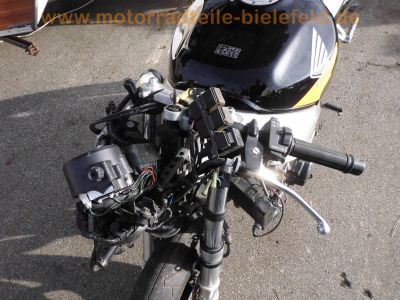 Honda_CBR900RR_SC33_Fireblade_schwarz-gelb_Sturz_-_Ersatzteile_wie_SC28_CBR600F_PC25_PC31_PC35_35.jpg