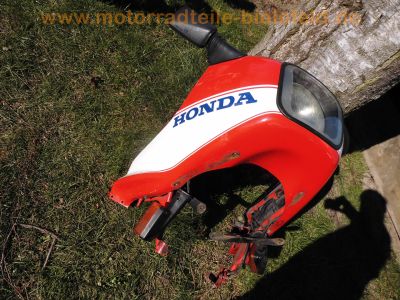 Honda_CB900F2_Boldor_original_rot-weiss_Vollverkleidung_4-2_Auspuff_HM438_37mm-Gabel_Doppelkolben-Bremsanlage_-_wie_CB_750_1100_F_RC04_SC09_SC05_SC08_SC11_39.jpg