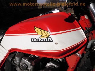 Honda_CB900F2_Boldor_original_rot-weiss_Vollverkleidung_4-2_Auspuff_HM438_37mm-Gabel_Doppelkolben-Bremsanlage_-_wie_CB_750_1100_F_RC04_SC09_SC05_SC08_SC11_51.jpg