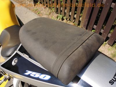 Suzuki_GSXR_750_K0_WVBD_1Hd_2x_Motor_2x_Renn-Verkeidung_2x_Radsatz_Tuning_SR-Racing_Titan-Auspuff_0083SR_Renn-Bereifung_Regen-Reifen_-_wie_GSX-R_GSXR_600_1000_K1_K2_K3_K4_K5_139.jpg