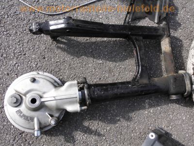 Honda_V45_Magna_VF750C_RC09_Chopper_Ersatzteile_spare-parts_hohe_Sissy-Bar_mit_Gepaecktraeger_-_baugleich_VF700C_RC21_Magna_wie_VF500C_PC13_V30_VF_700_750_S_Sabre_F_Interceptor_49.jpg