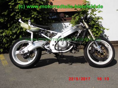 Suzuki_RGV250_GAMMA_VJ22B_Zweizylinder_Zweitakt_two-stroke_Supersportler_Tuning_an_Fahrwerk_Motor_-_no_VJ21_VJ23_Aprilia_RS250-50.jpg