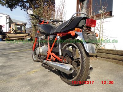 Yamaha_XS400_2A2_SOHC_schwarz_roter_Rahmen_Sito-Auspuff_–_wie_XS400SE_4G5_XS_250_360_1U4_1U5-40.jpg