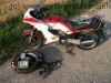 Yamaha_XZ_550_S_11U_weiss-rot_Verkleidung_Gepaecktraeger_Koffertraeger_orig__Auspuff_11H_-_14711_-_wie_XZ_400_D_24R_11V_11J_11K_5.jpg
