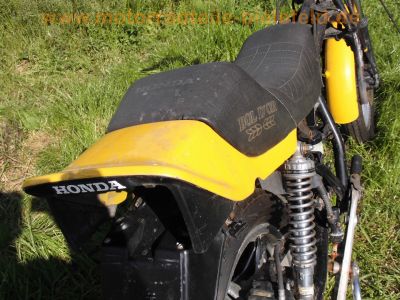 Honda_CB_900_F_Boldor_gelb_SC01_Wrack_für_Ersatzteile_-_Giuliari_Sport-Sitz_35mm_Gabel_Fahrwerk_Bremsen_-_wie_CB_750_F_KZ_RC01_RC04_SC09_26.jpg