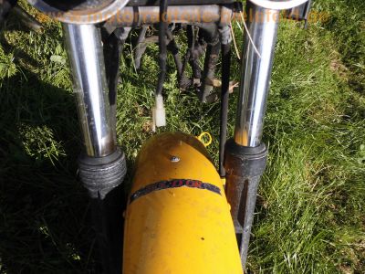 Honda_CB_900_F_Boldor_gelb_SC01_Wrack_für_Ersatzteile_-_Giuliari_Sport-Sitz_35mm_Gabel_Fahrwerk_Bremsen_-_wie_CB_750_F_KZ_RC01_RC04_SC09_8.jpg