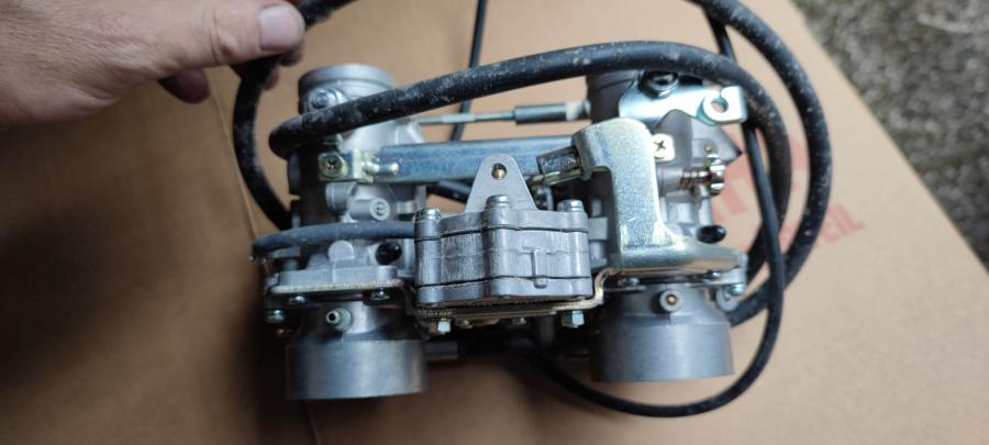 11V-14900-00 XZ550 Vergaser carbs carburetor