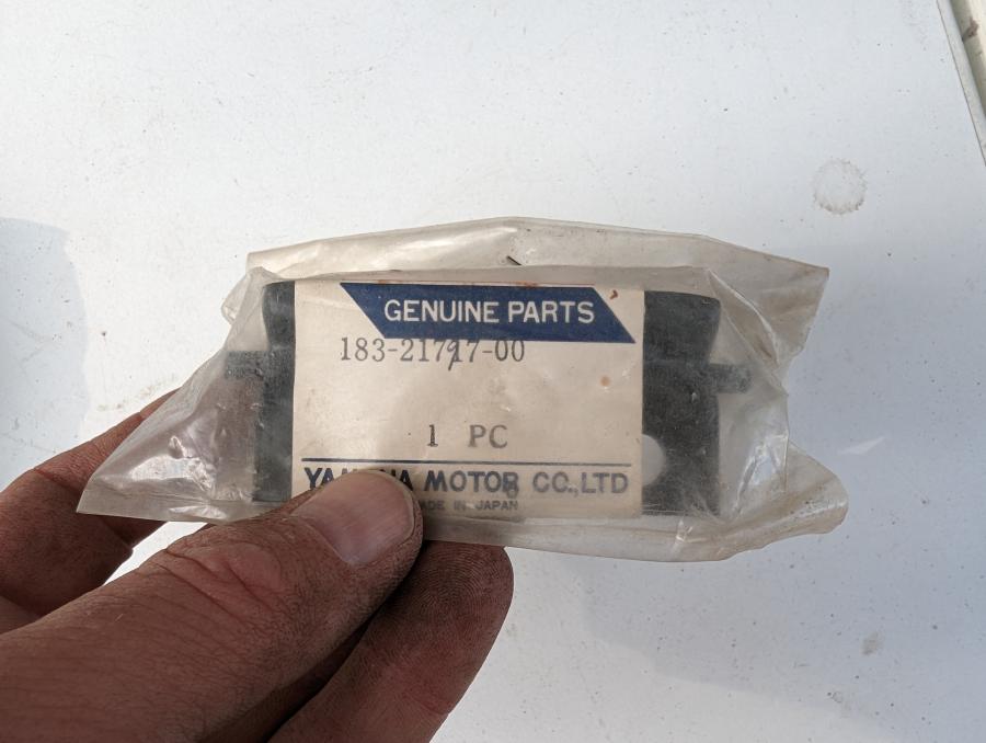 183-21797-00 AS2C HS1 HS1B YAS1 AS1 oil tank hinge Oeltank-Halter -Befestigung