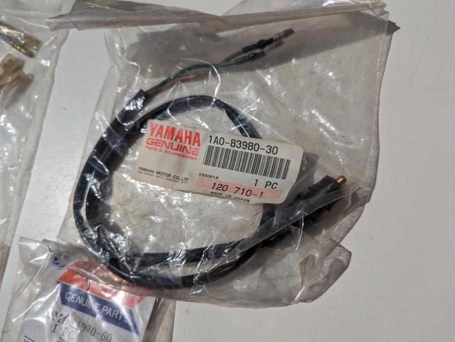 1A0-83980-30 DT50R FZR1000 RD125LC  RD250LC 4L1 RD350LC 4L0 RD400 RD50M RD75LC RD80 RZ350 uvam front stop-switch Bremslicht-Schalter