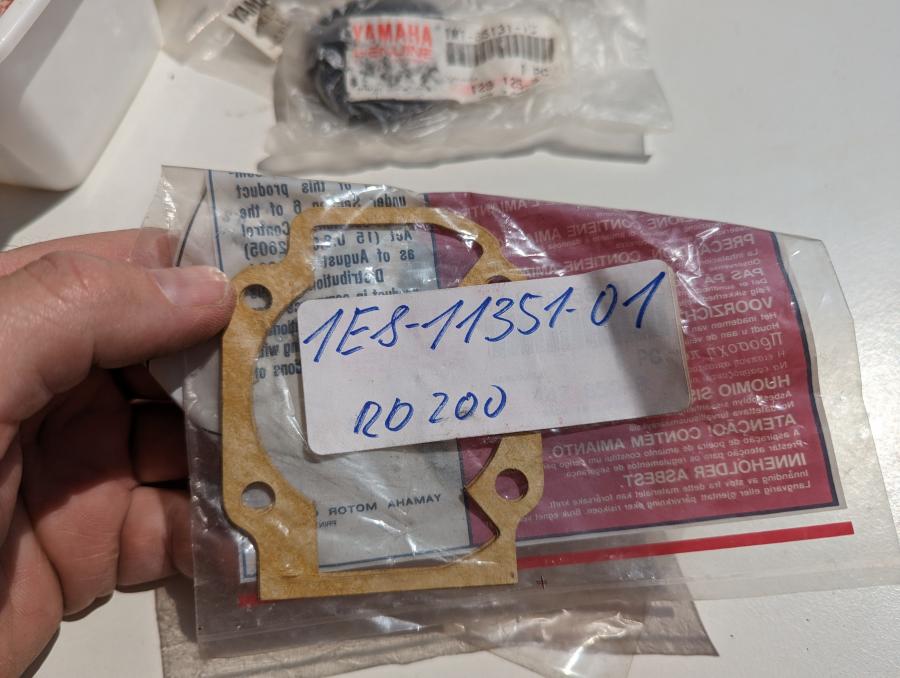 1E8-11351-01 RD200DX cylinder gasket Dichtung